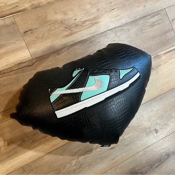 Nike SB Tiffany Dunk Diamond Pillow - Picture 3 of 6